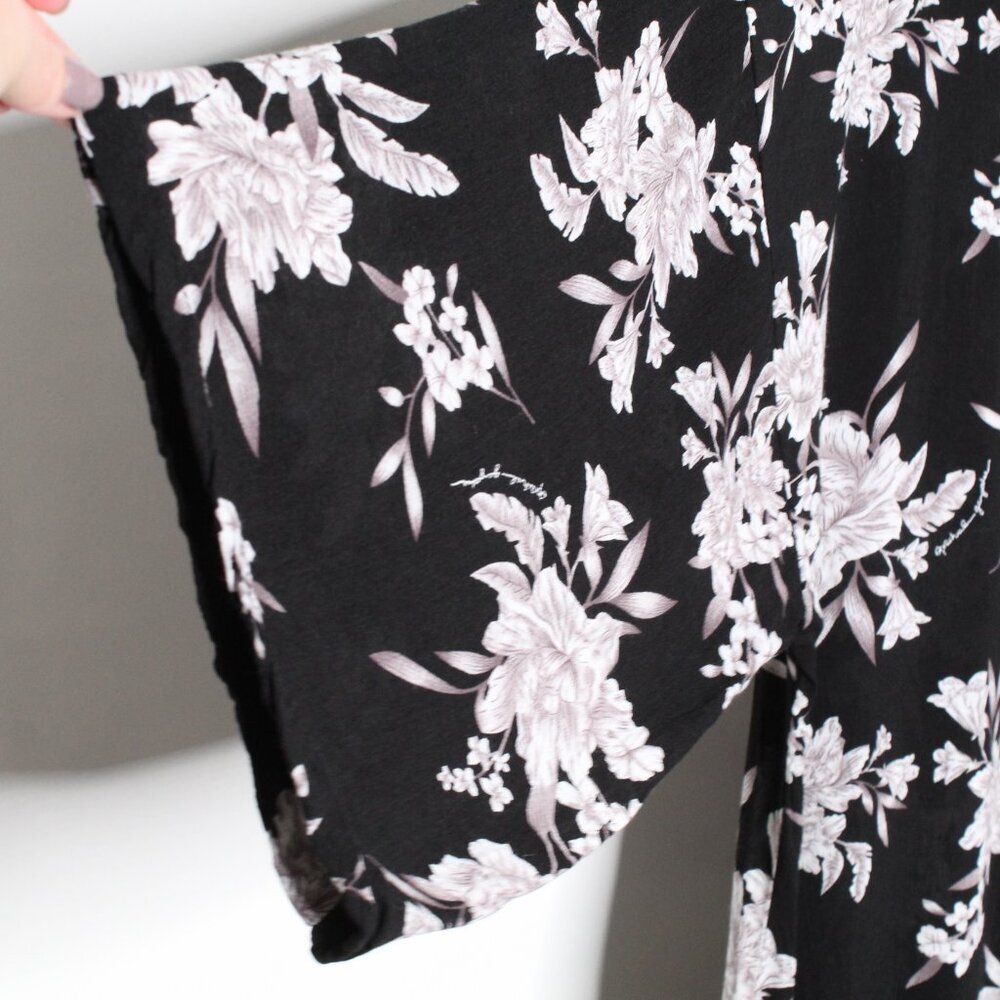 Spirtual Gangster Black Floral Rayon Kimono - Picture 6 of 16
